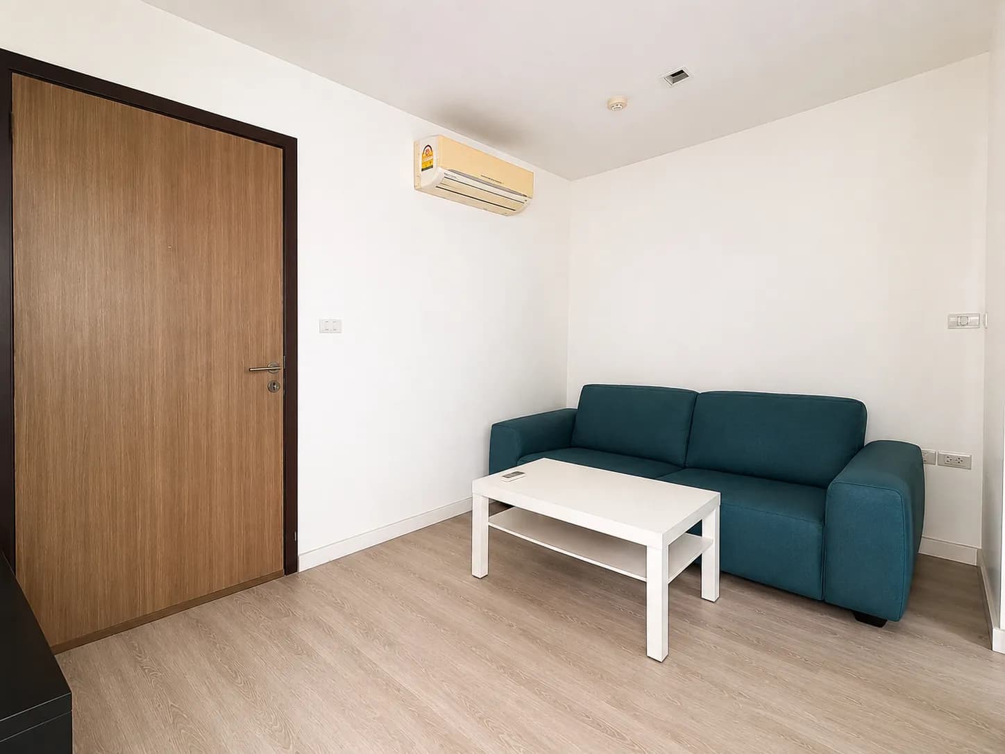 Furnished living area in the Metro Luxe Rama 4 unit
