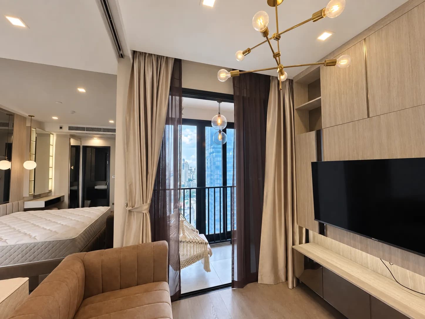 Bedroom city view