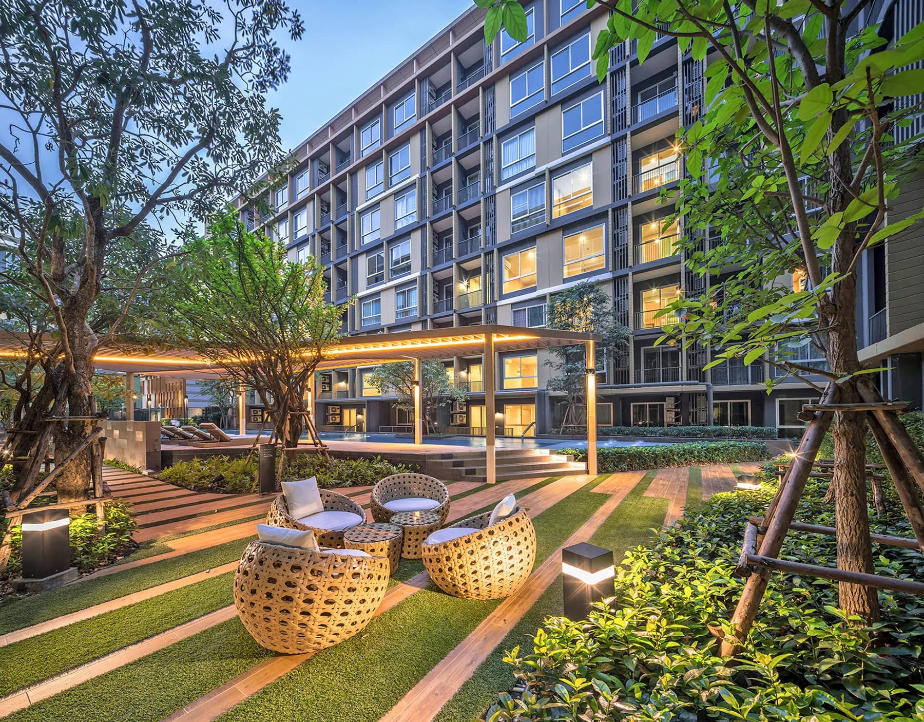 Garden lounge area at Metro Luxe Rama 4