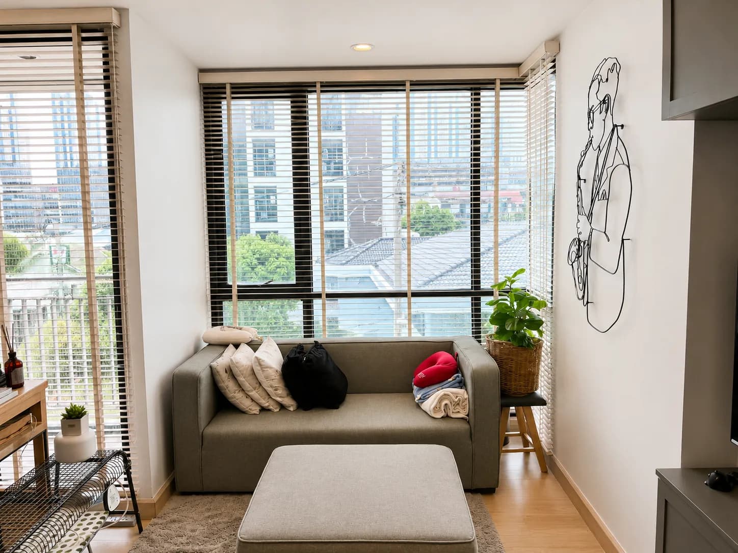 Sofa and window nook in The Unique Ratchada 19 unit