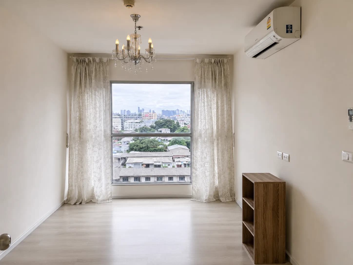 Second bedroom with city view at Aspire Sukhumvit 48