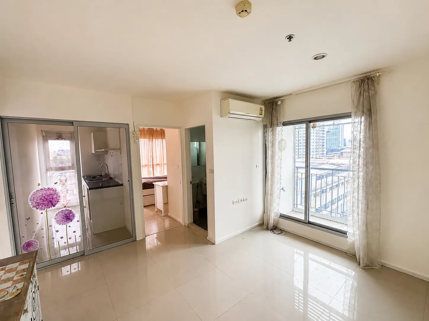 Aspire Sukhumvit 48 living room with balcony city view