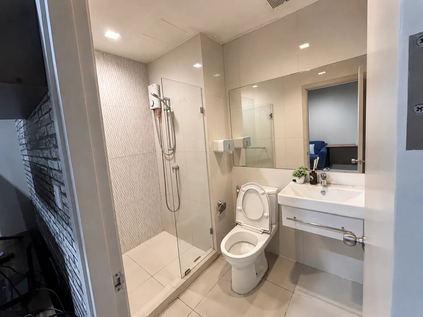 Bathroom with glass shower enclosure in the Life Sukhumvit 48 unit