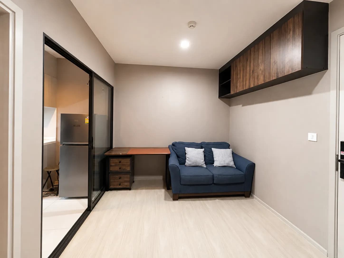Compact living room in the Life Sukhumvit 48 unit